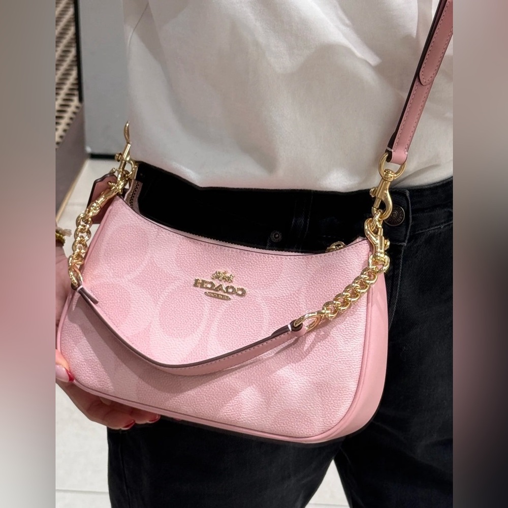 Coach Light Pink Shoulder Bag with Gold Chain - Picture 3 of 6